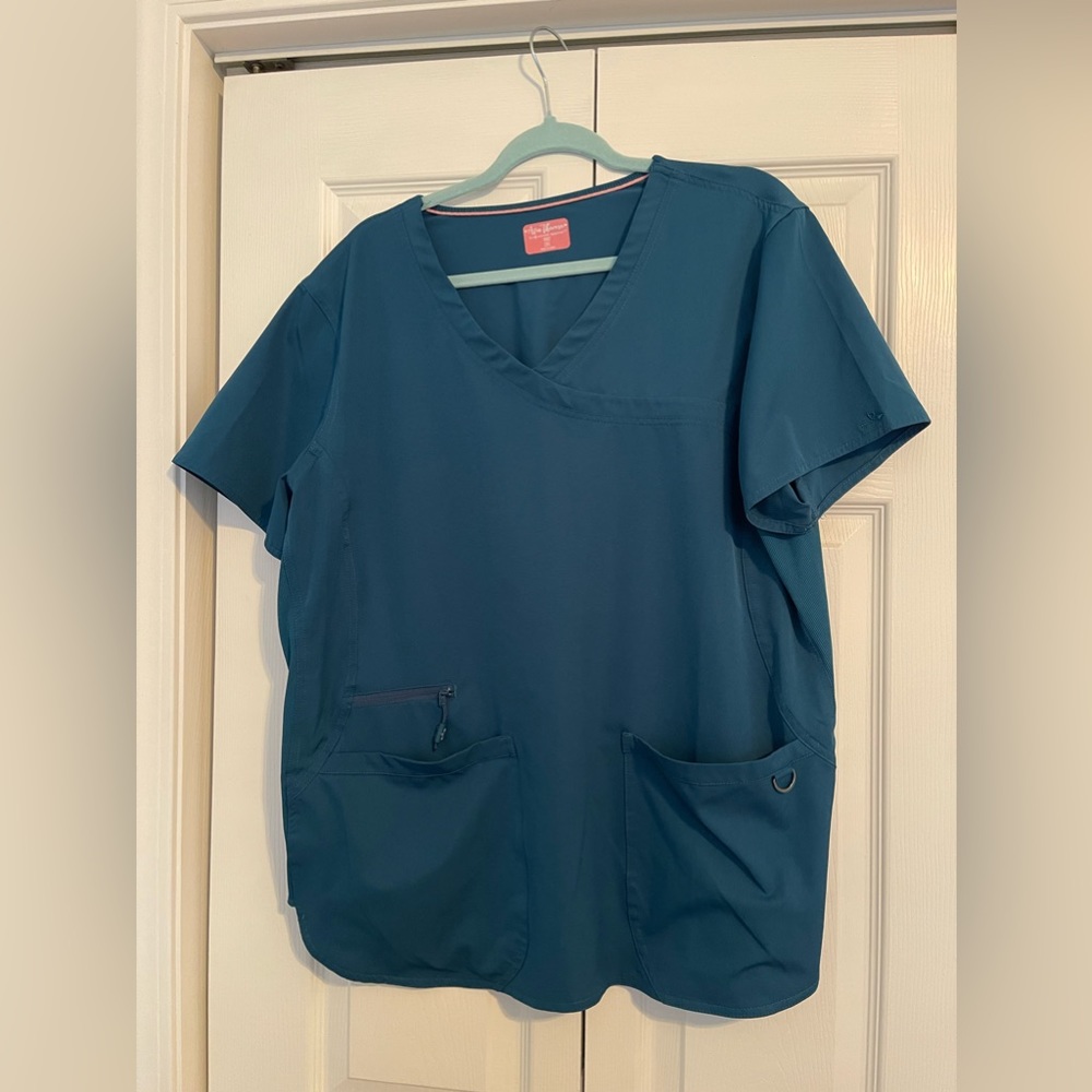 Women’s Scrub Top